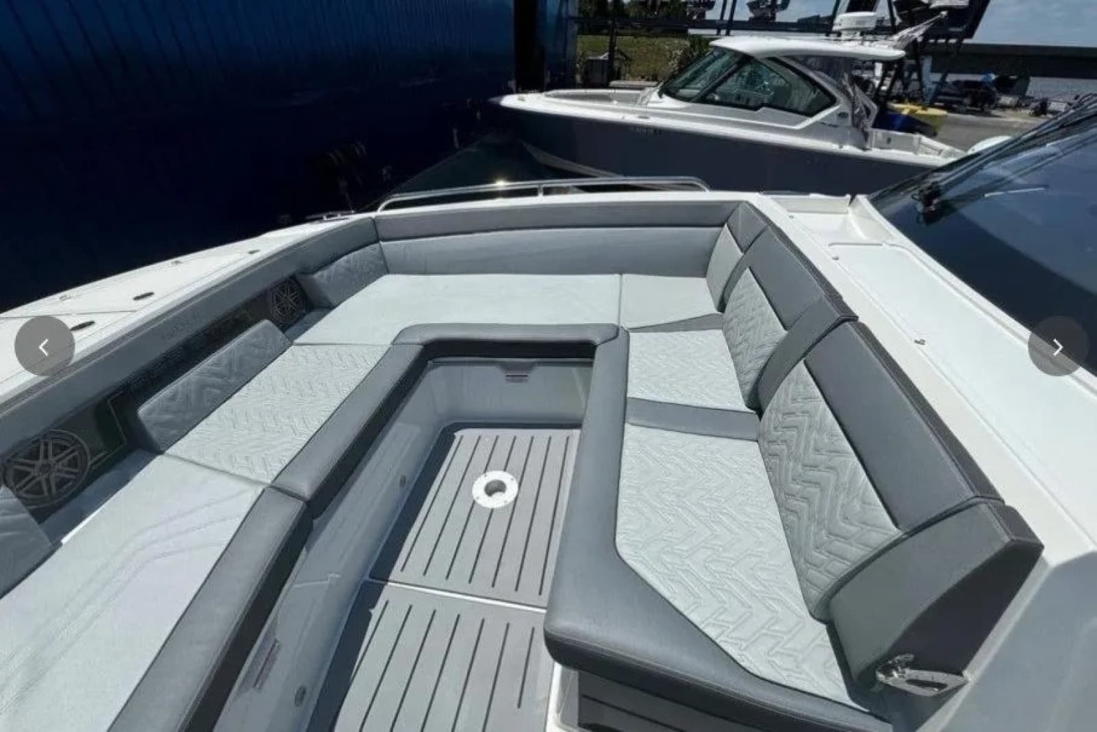 2022 Galeon 