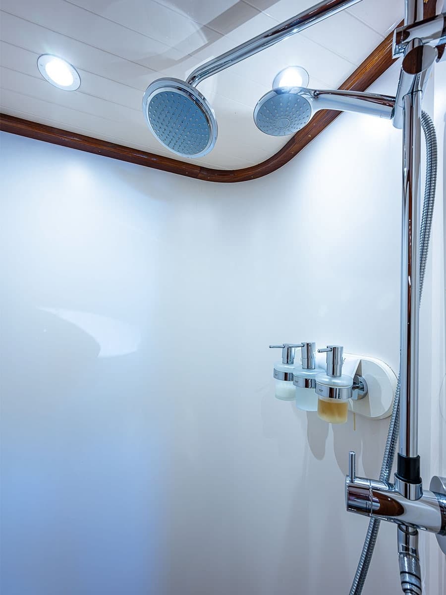 Fwd Shower Detail