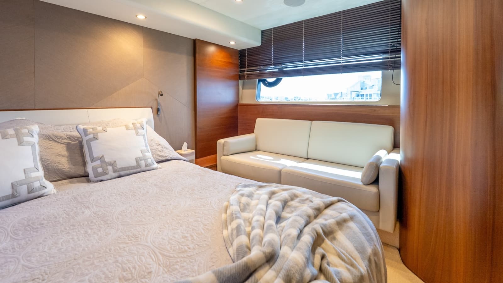 2014 Princess F52