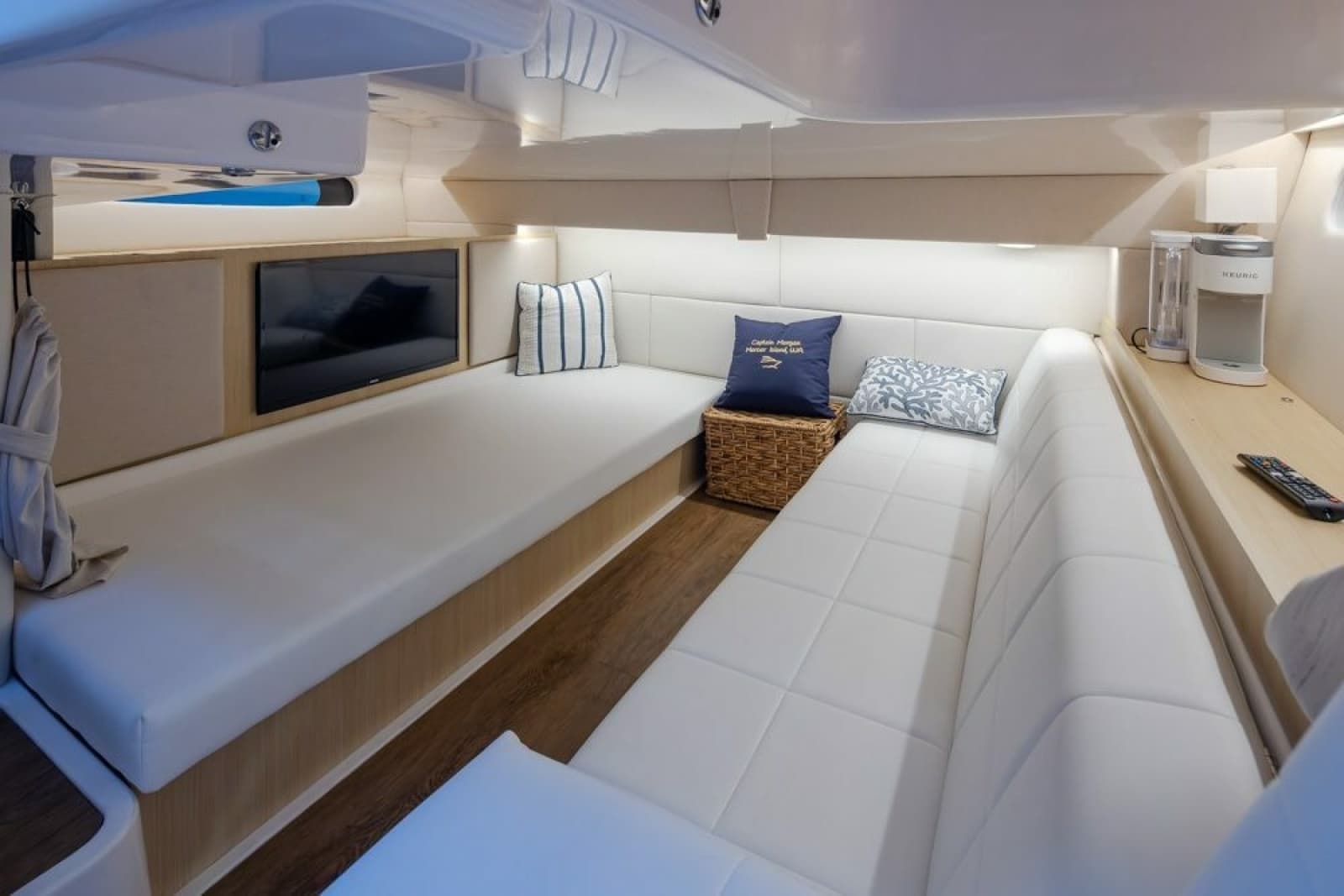 Cabin Lounge