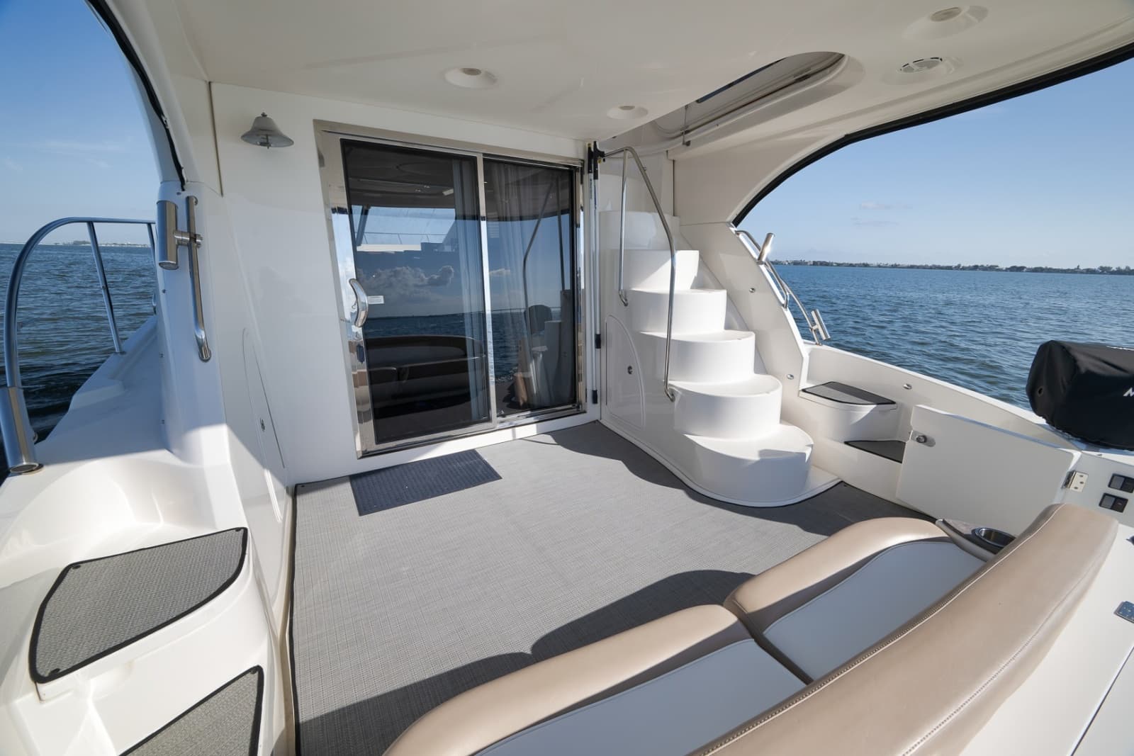 2012 Meridian 441 Sedan