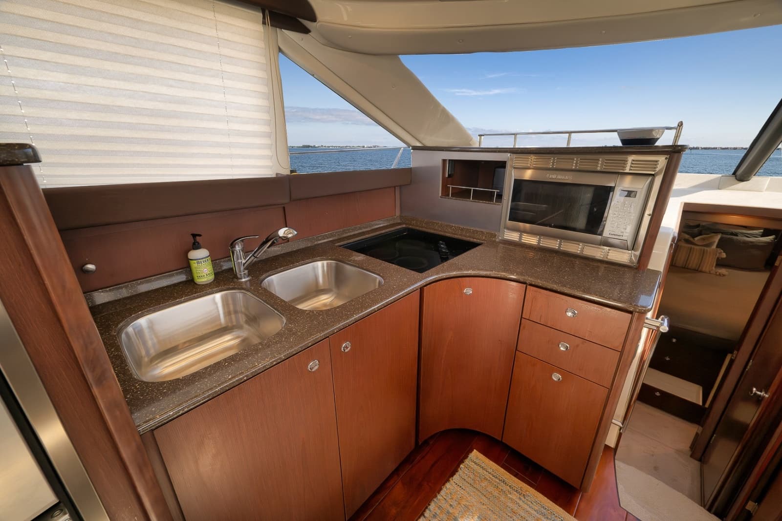 2012 Meridian 441 Sedan