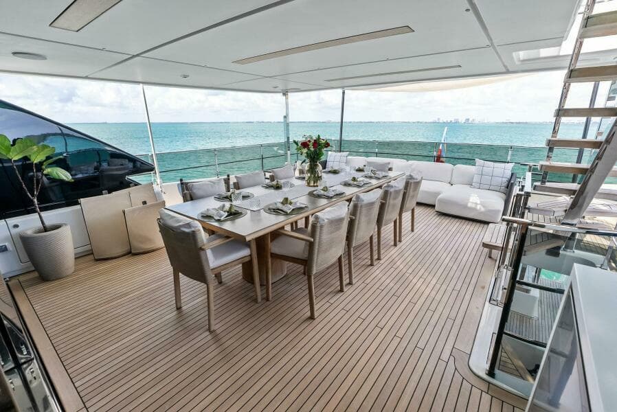 2023 Custom Line 33 Navetta