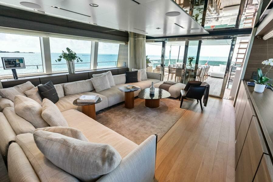 2023 Custom Line 33 Navetta