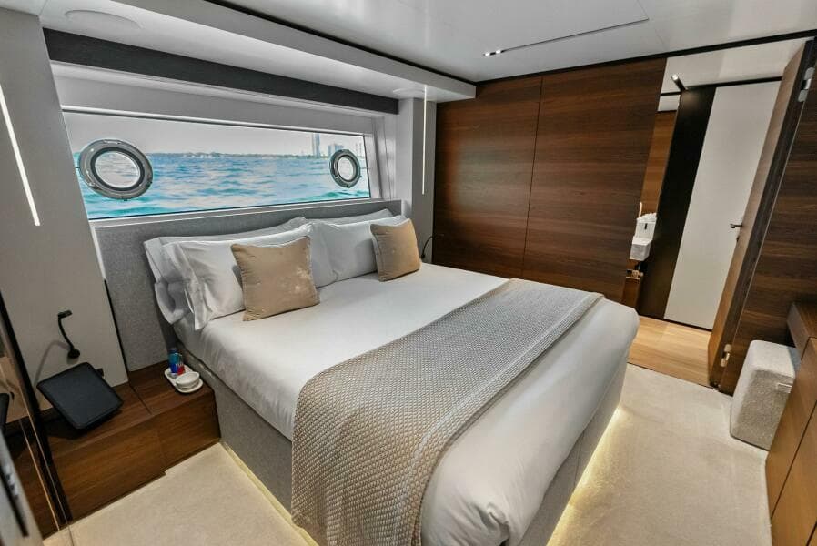 2023 Custom Line 33 Navetta