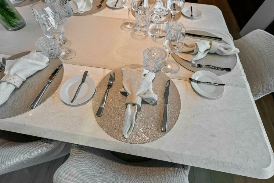 2023 Custom Line 33 Navetta
