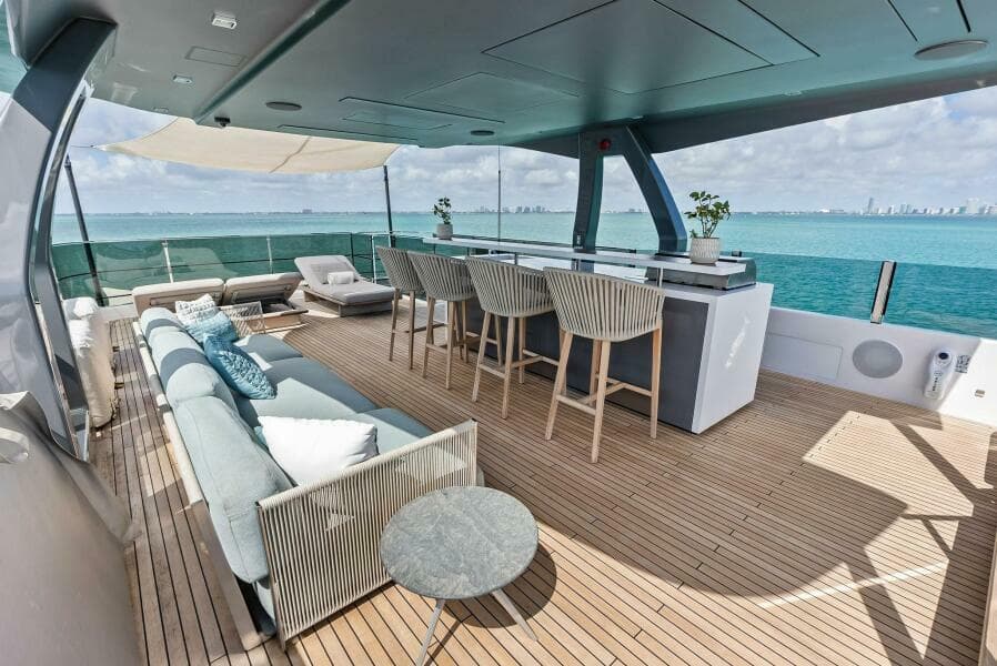 2023 Custom Line 33 Navetta