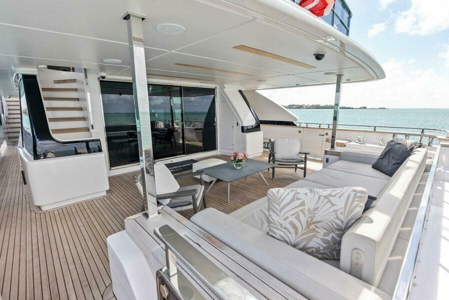 2023 Custom Line 33 Navetta
