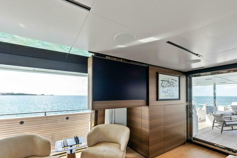 2023 Custom Line 33 Navetta