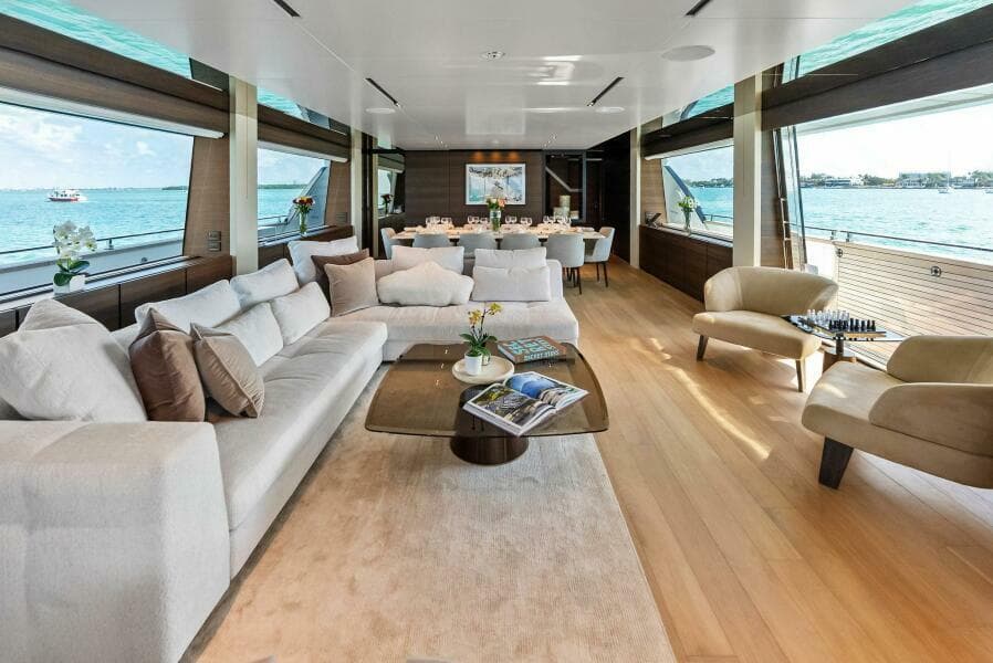 2023 Custom Line 33 Navetta