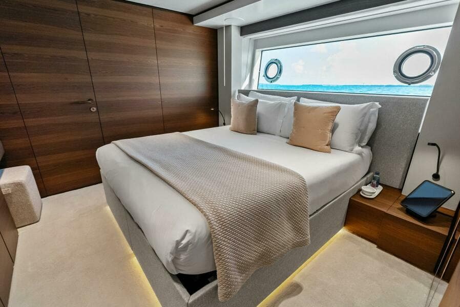 2023 Custom Line 33 Navetta