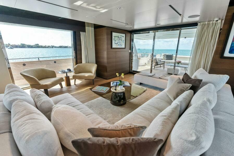 2023 Custom Line 33 Navetta