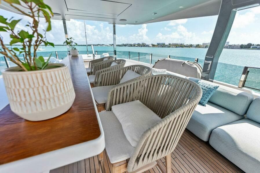 2023 Custom Line 33 Navetta