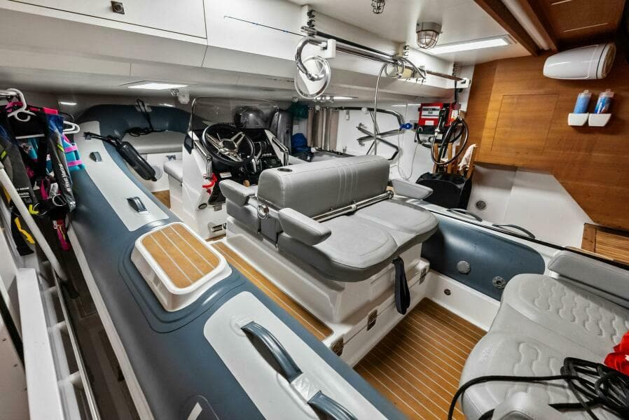 2023 Custom Line 33 Navetta
