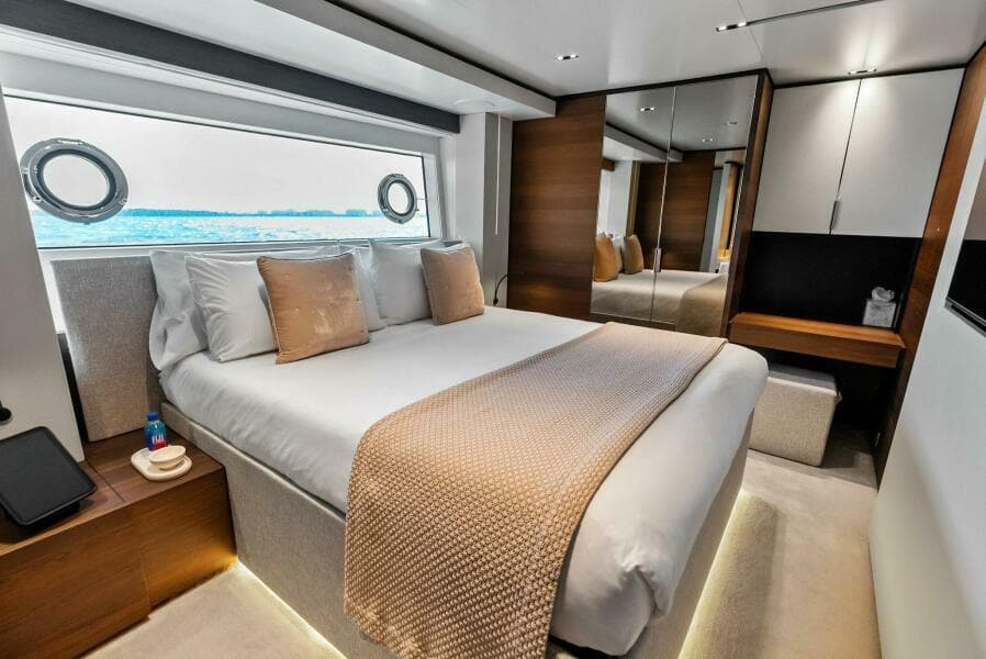 2023 Custom Line 33 Navetta