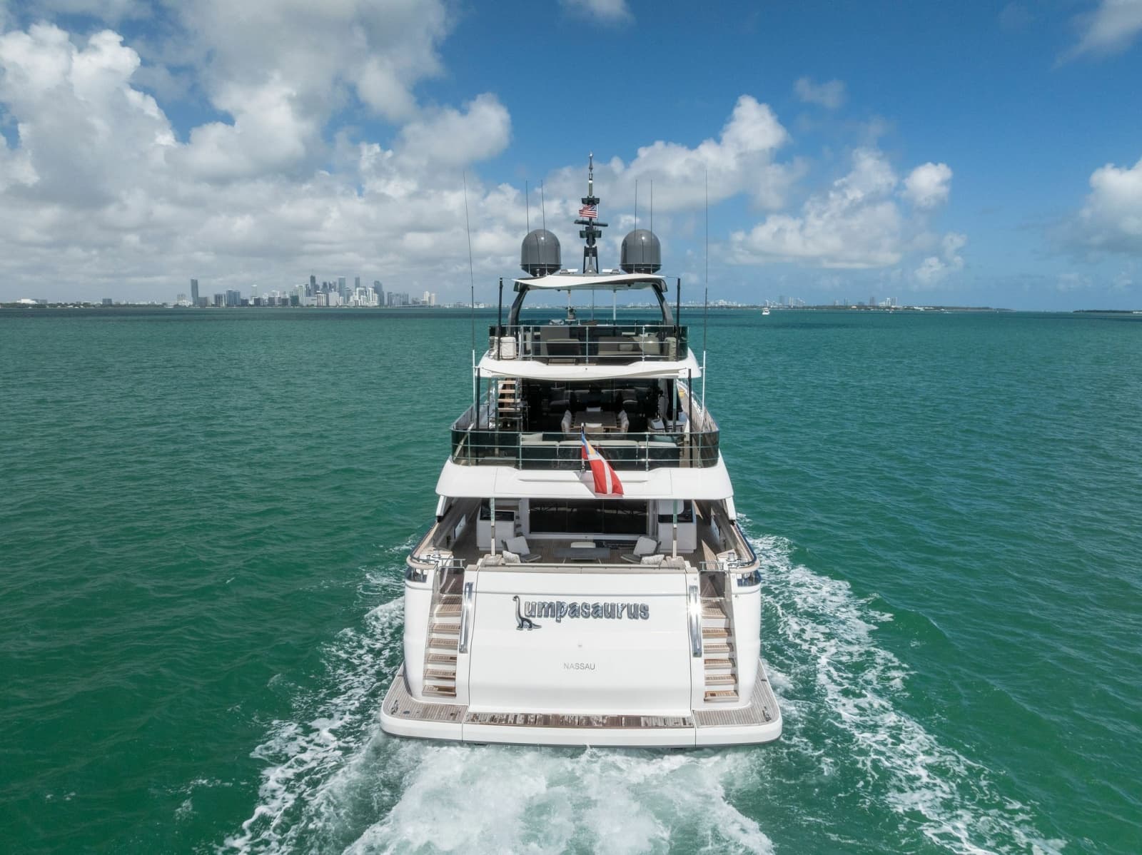 2023 Custom Line 33 Navetta