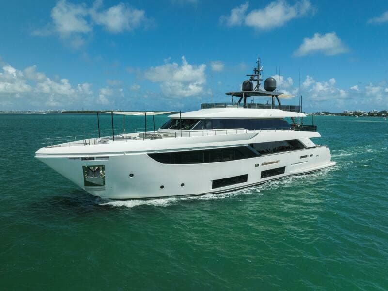 2023 Custom Line 33 Navetta