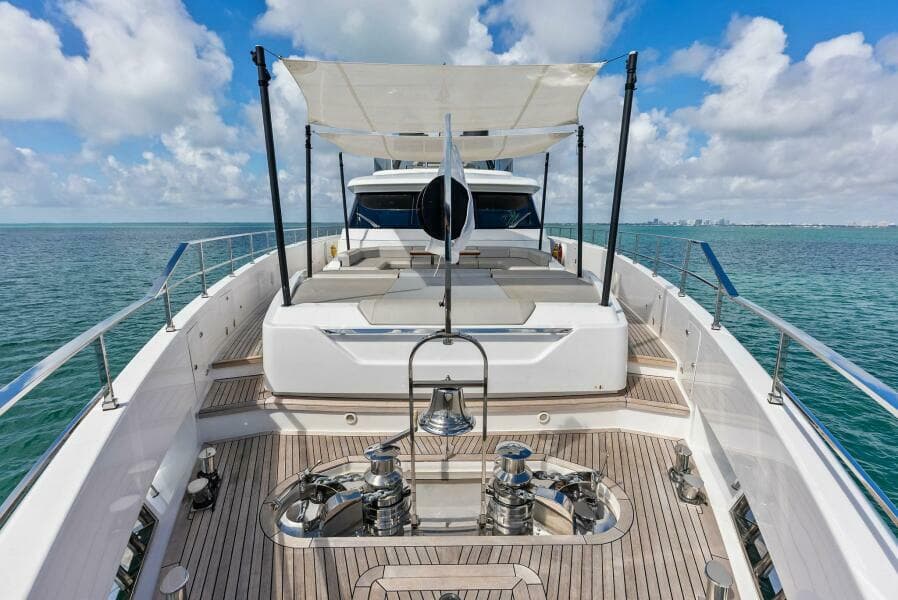 2023 Custom Line 33 Navetta