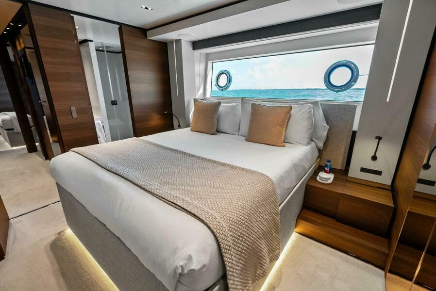 2023 Custom Line 33 Navetta