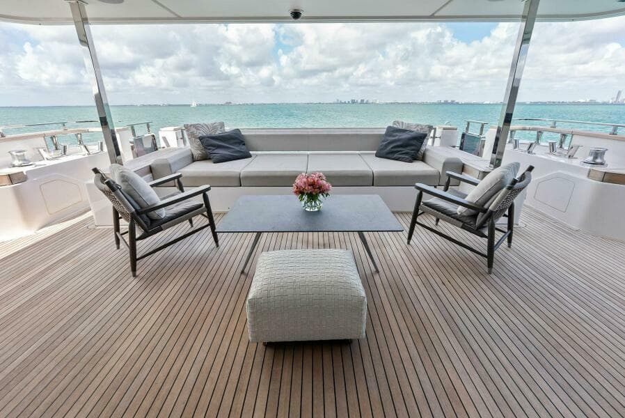 2023 Custom Line 33 Navetta