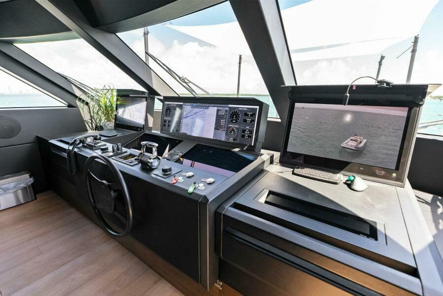 2023 Custom Line 33 Navetta