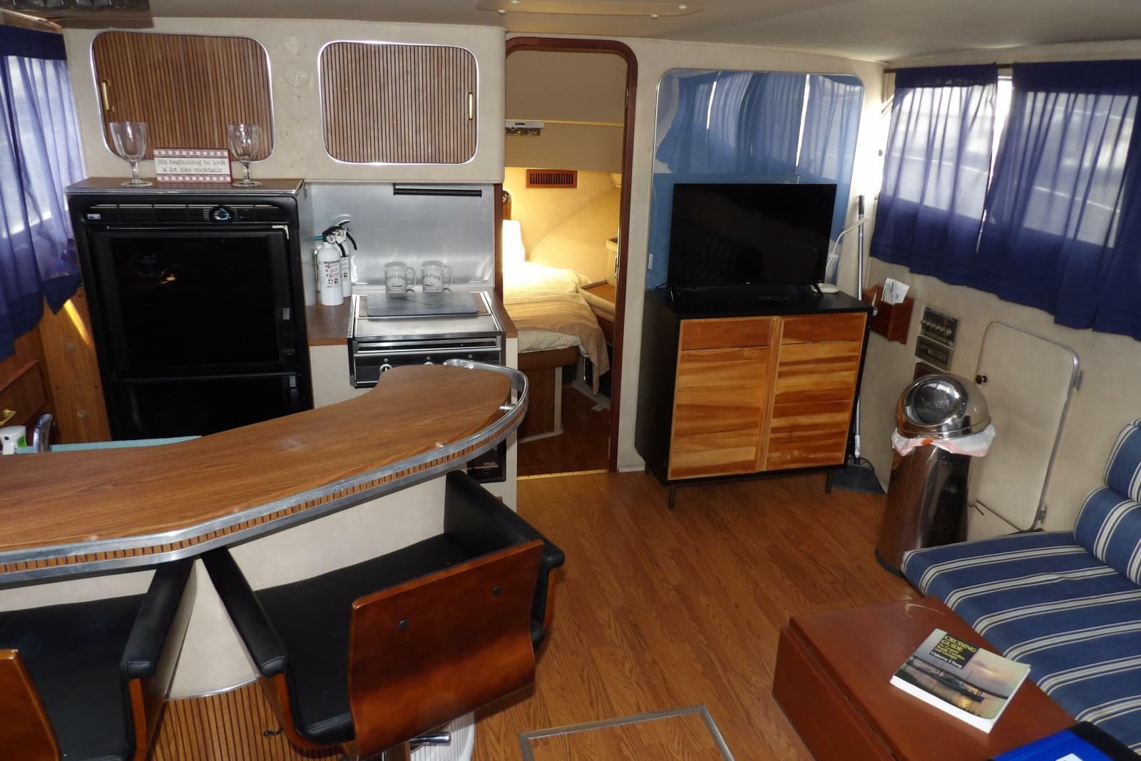 1984 Chris-Craft 381 Catalina