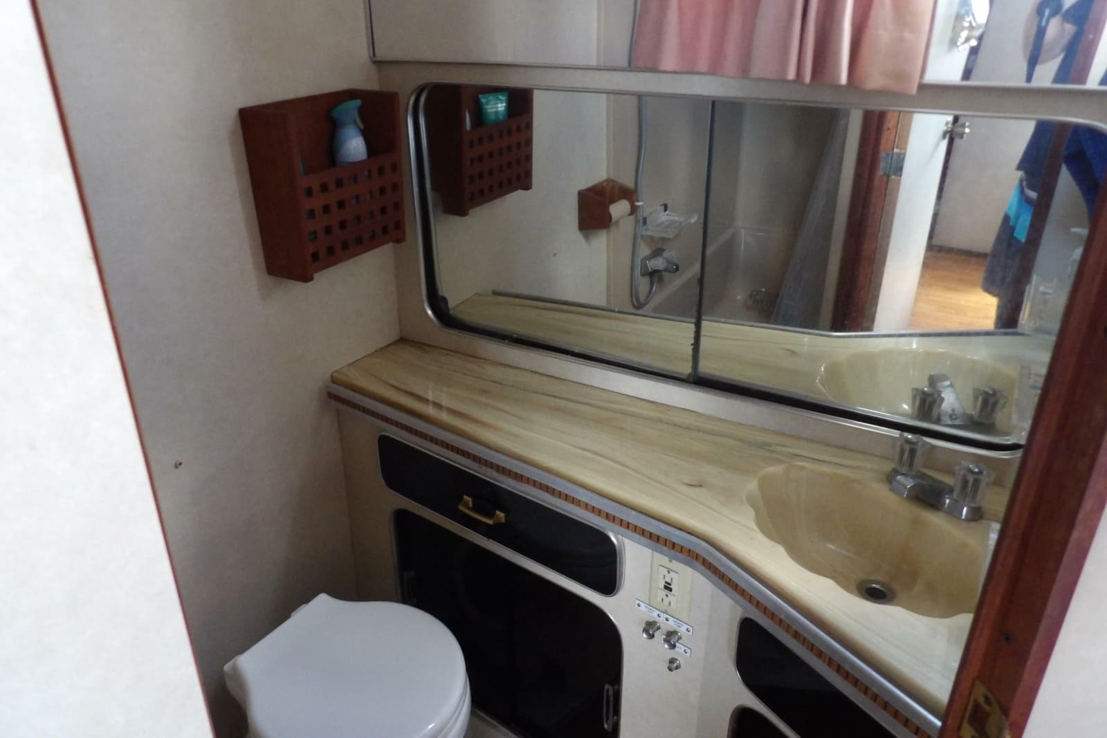 1984 Chris-Craft 381 Catalina