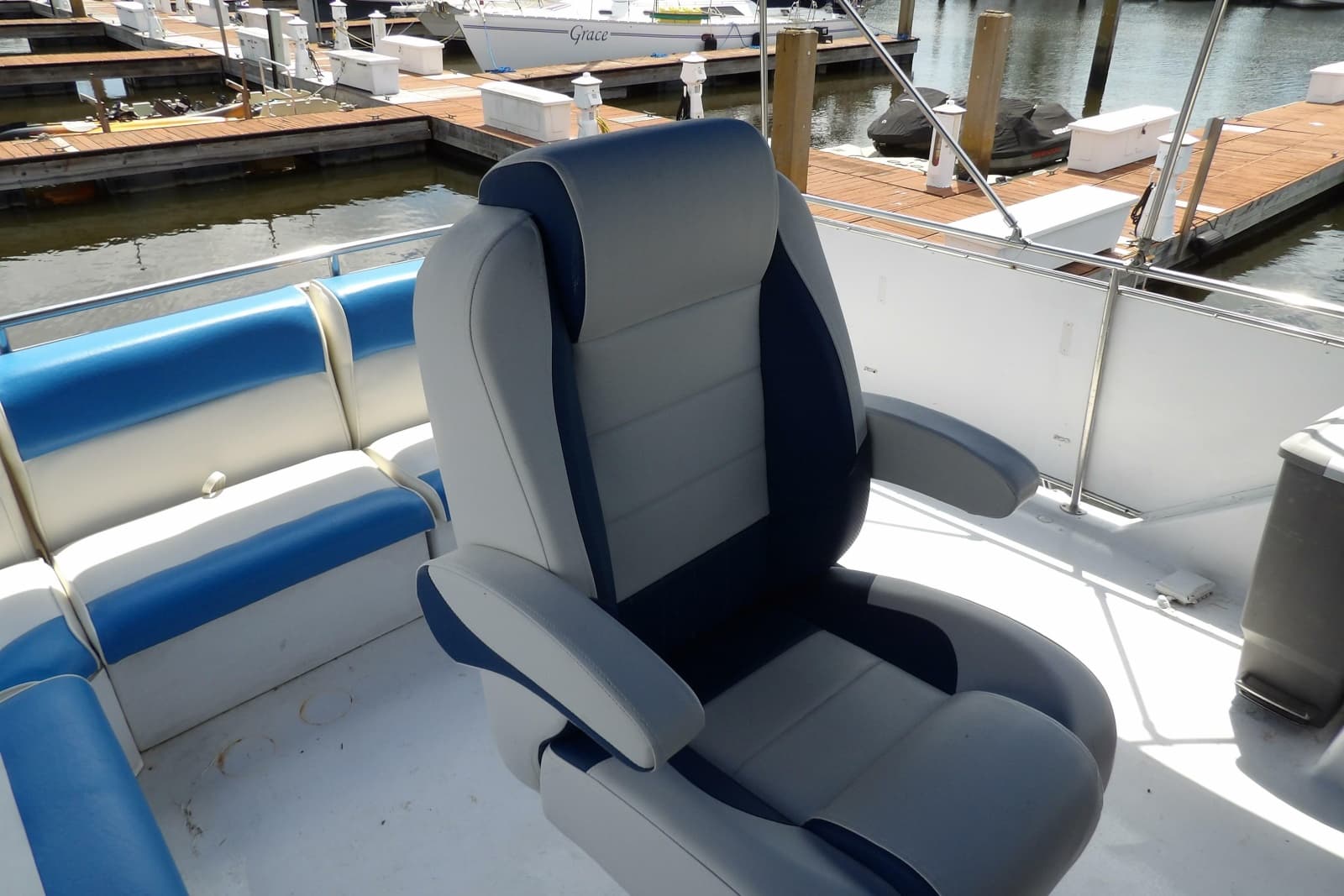 1984 Chris-Craft 381 Catalina