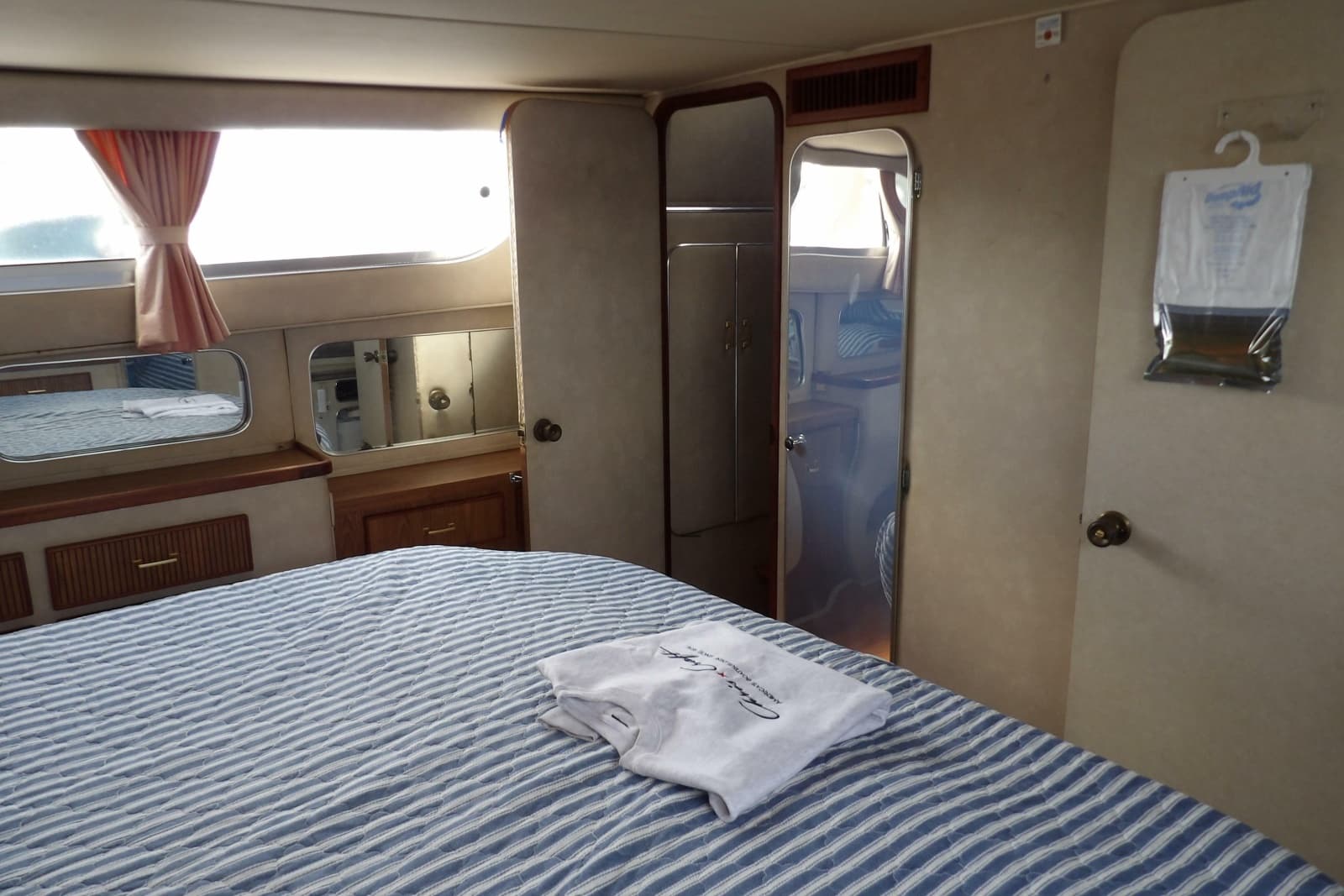 1984 Chris-Craft 381 Catalina