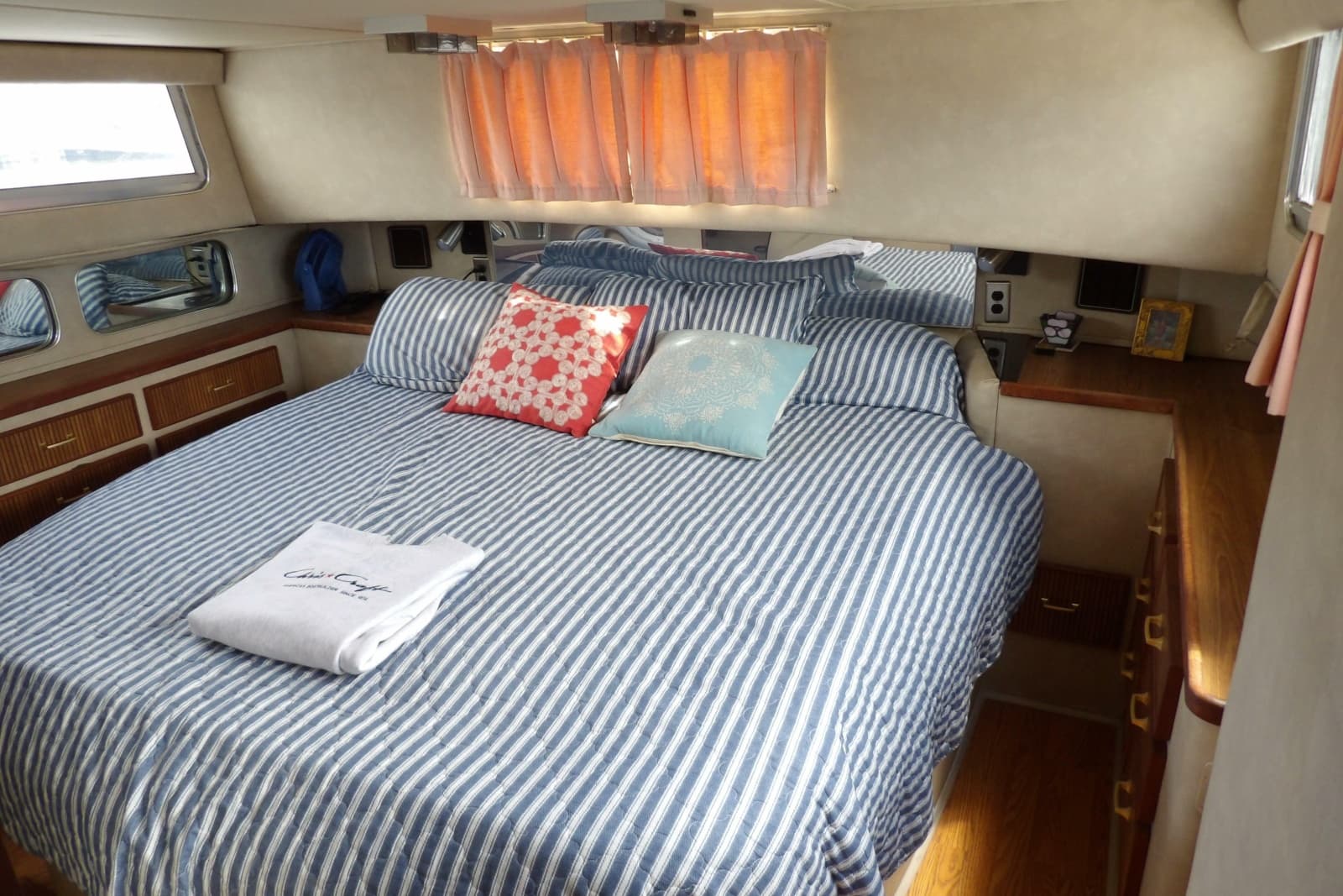 1984 Chris-Craft 381 Catalina