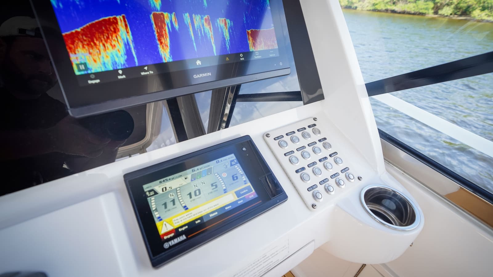 2019 Intrepid 475 Sport Yacht