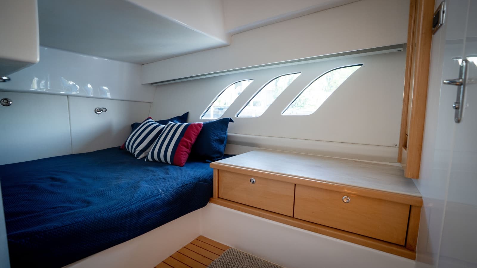 2019 Intrepid 475 Sport Yacht