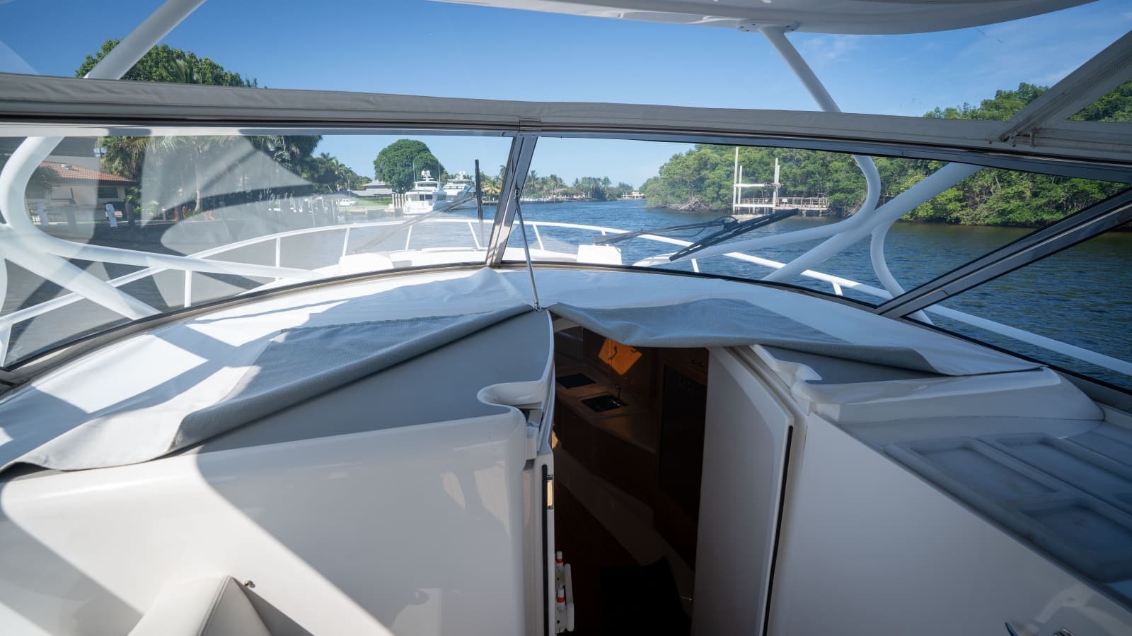 2019 Intrepid 475 Sport Yacht