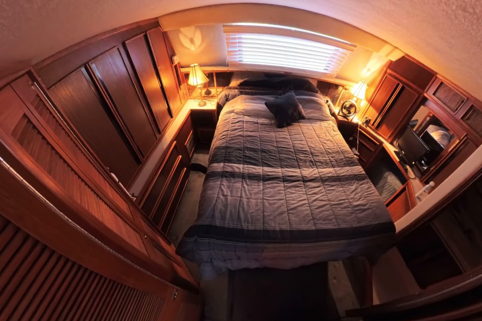 1988 Sea Ray 415 Aft Cabin