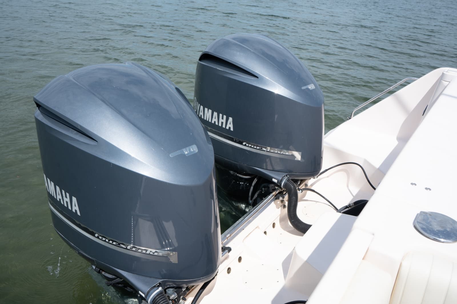 2009 Grady-White Express 330