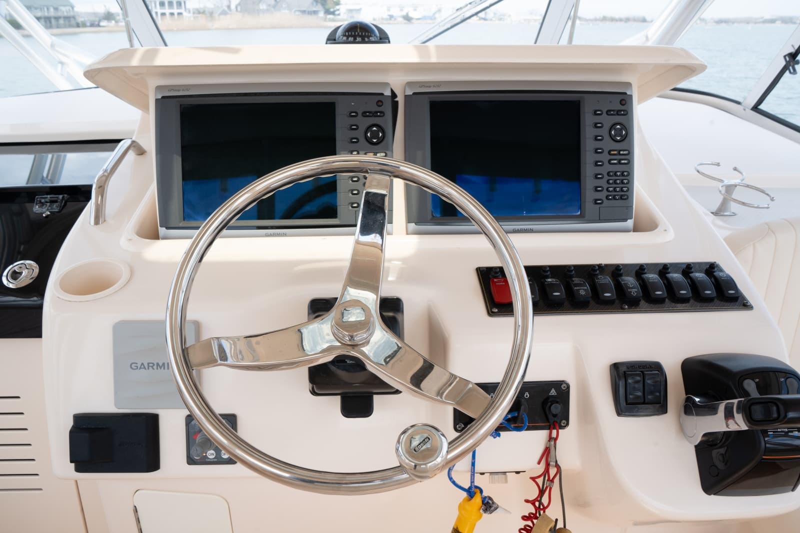 2009 Grady-White Express 330