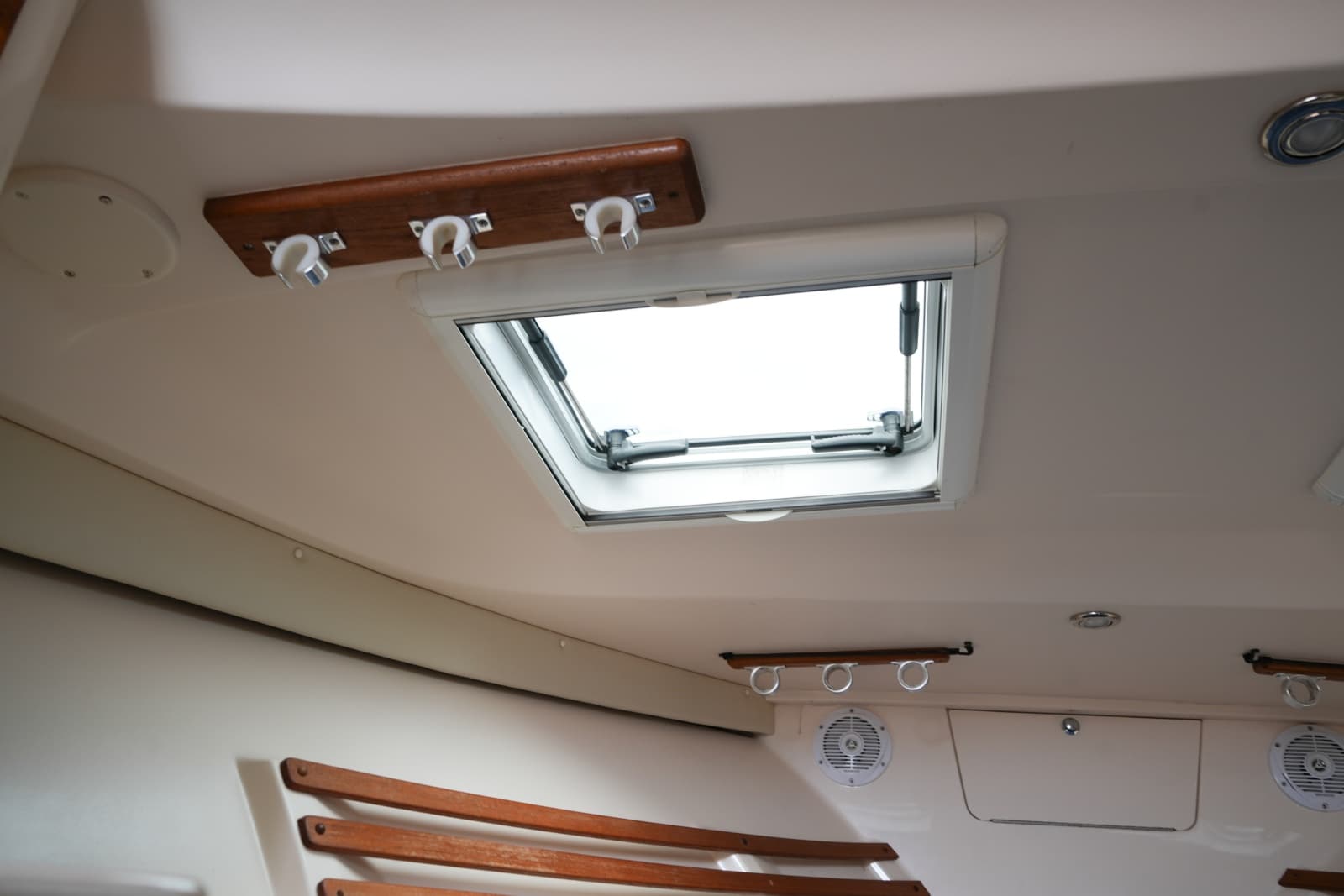 2009 Grady-White Express 330