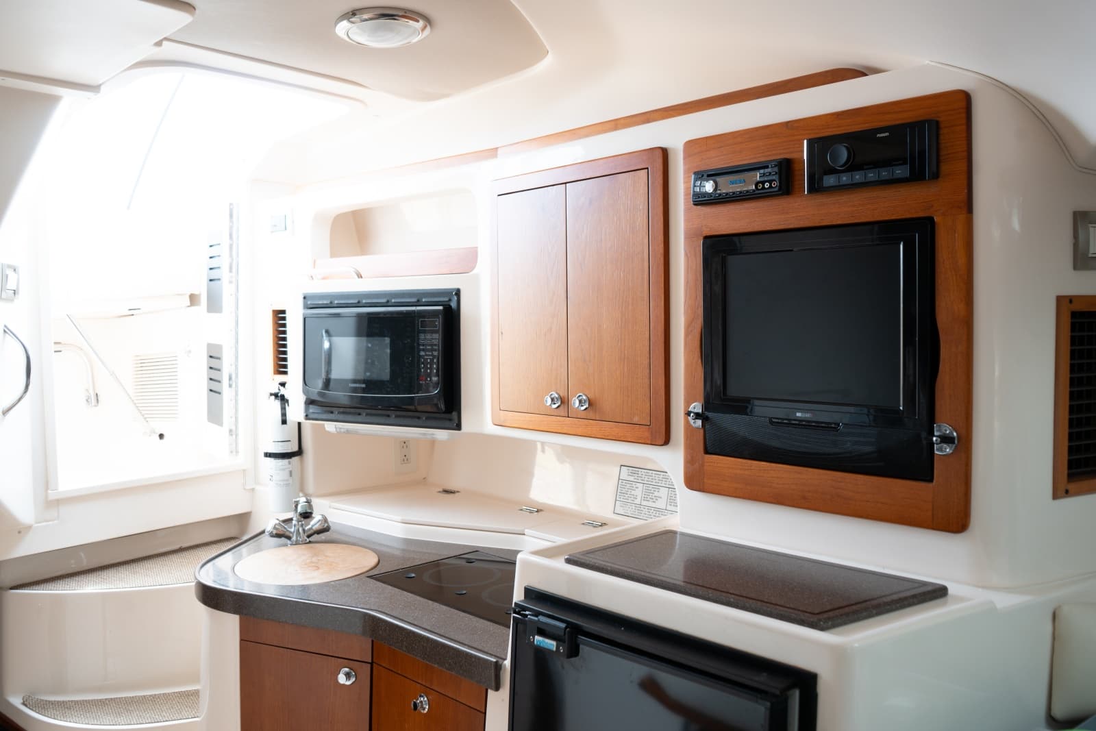 2009 Grady-White Express 330