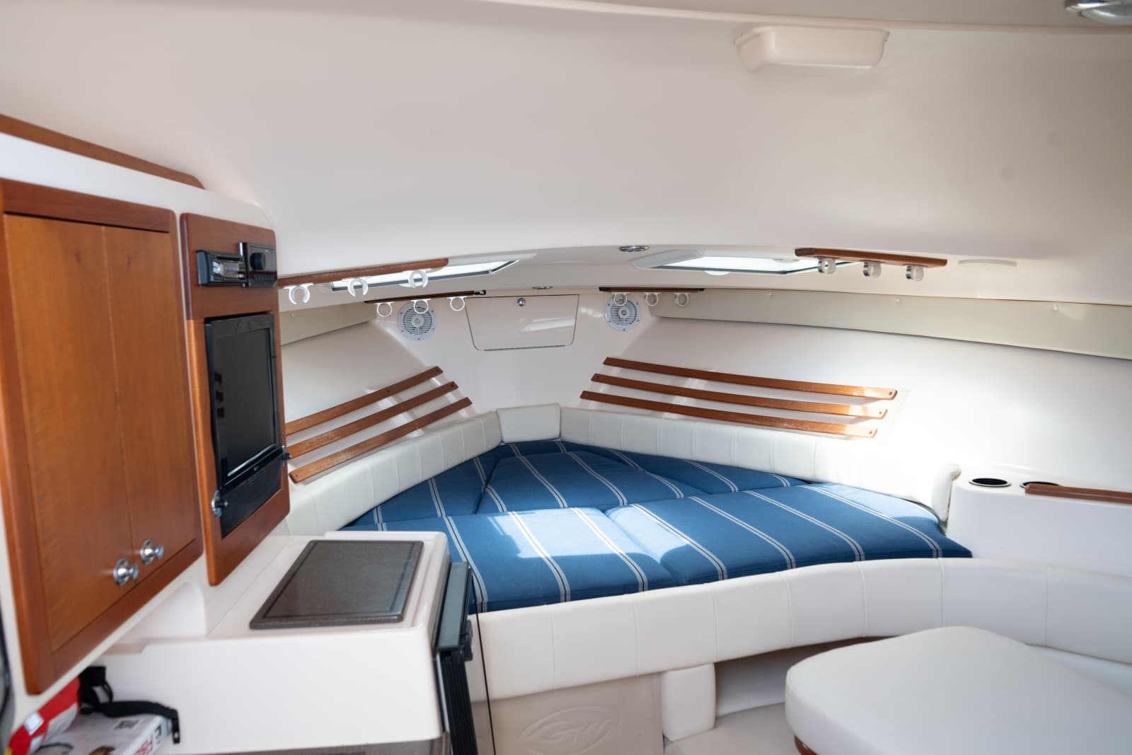 2009 Grady-White Express 330