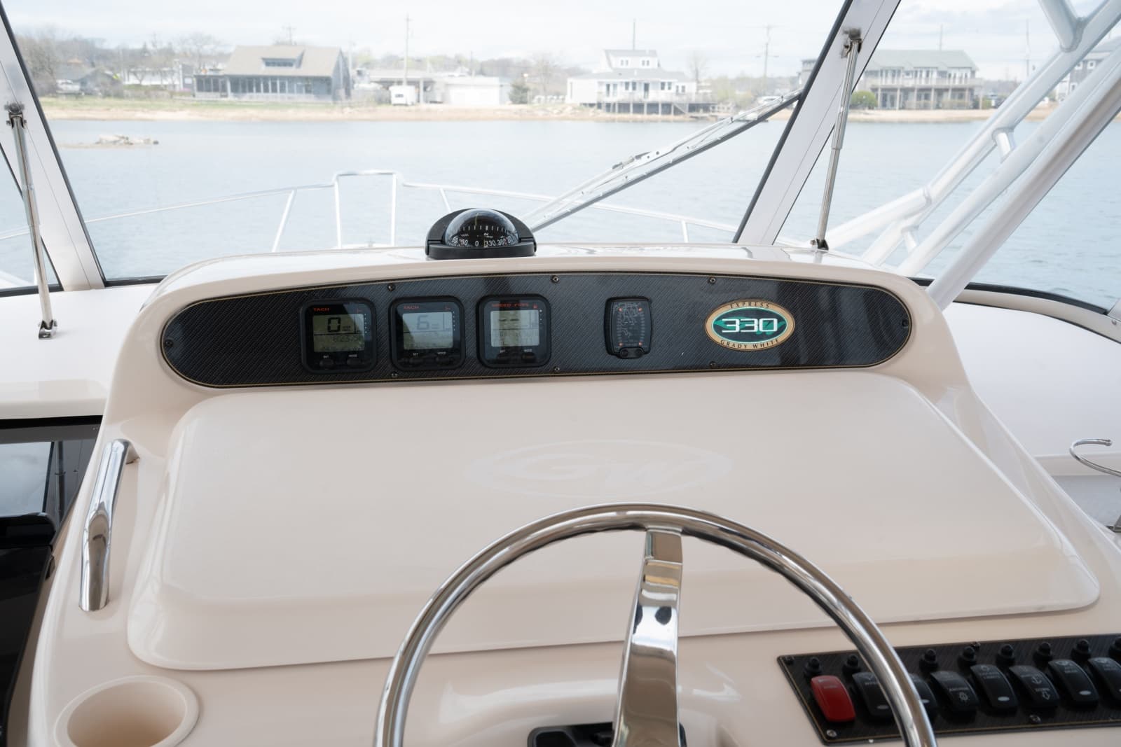 2009 Grady-White Express 330