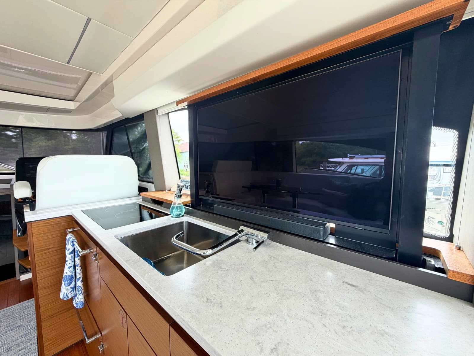 2025 Tiara Yachts 48 LE