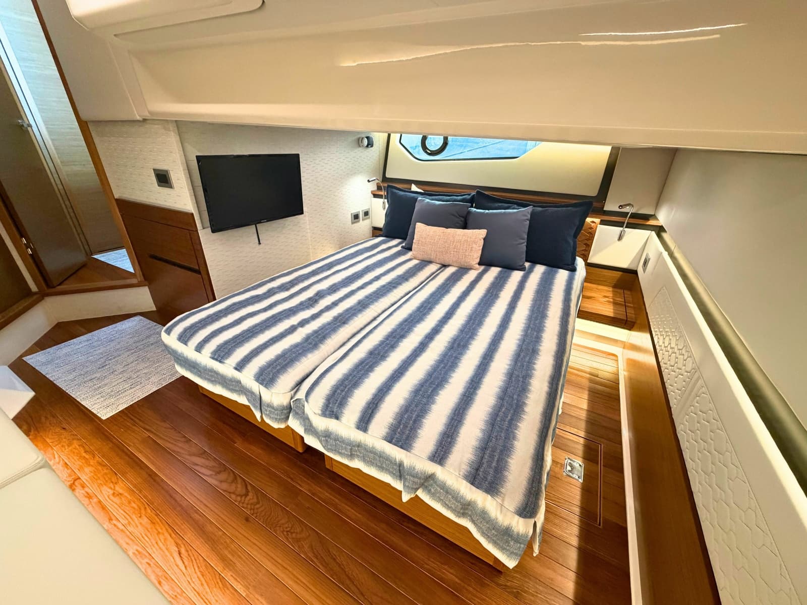 2025 Tiara Yachts 48 LE