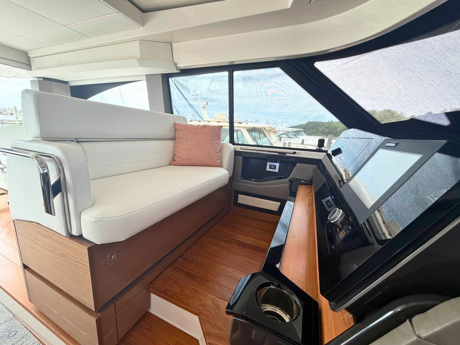 2025 Tiara Yachts 48 LE