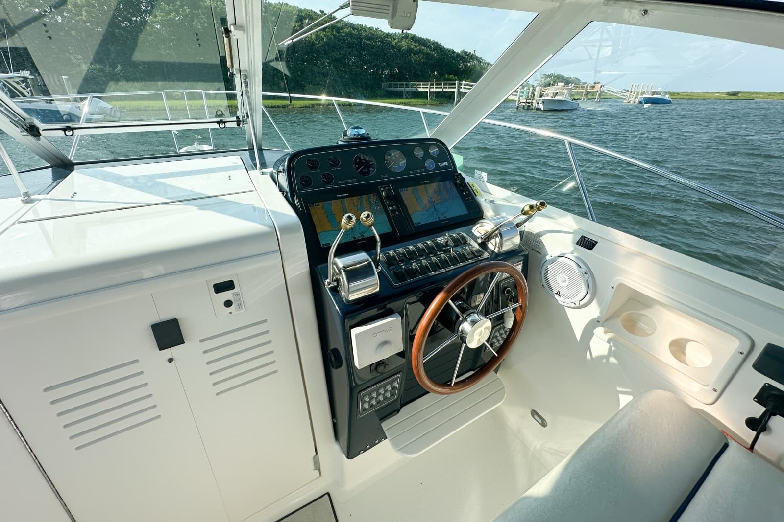 2001 Tiara Yachts 2900 Coronet