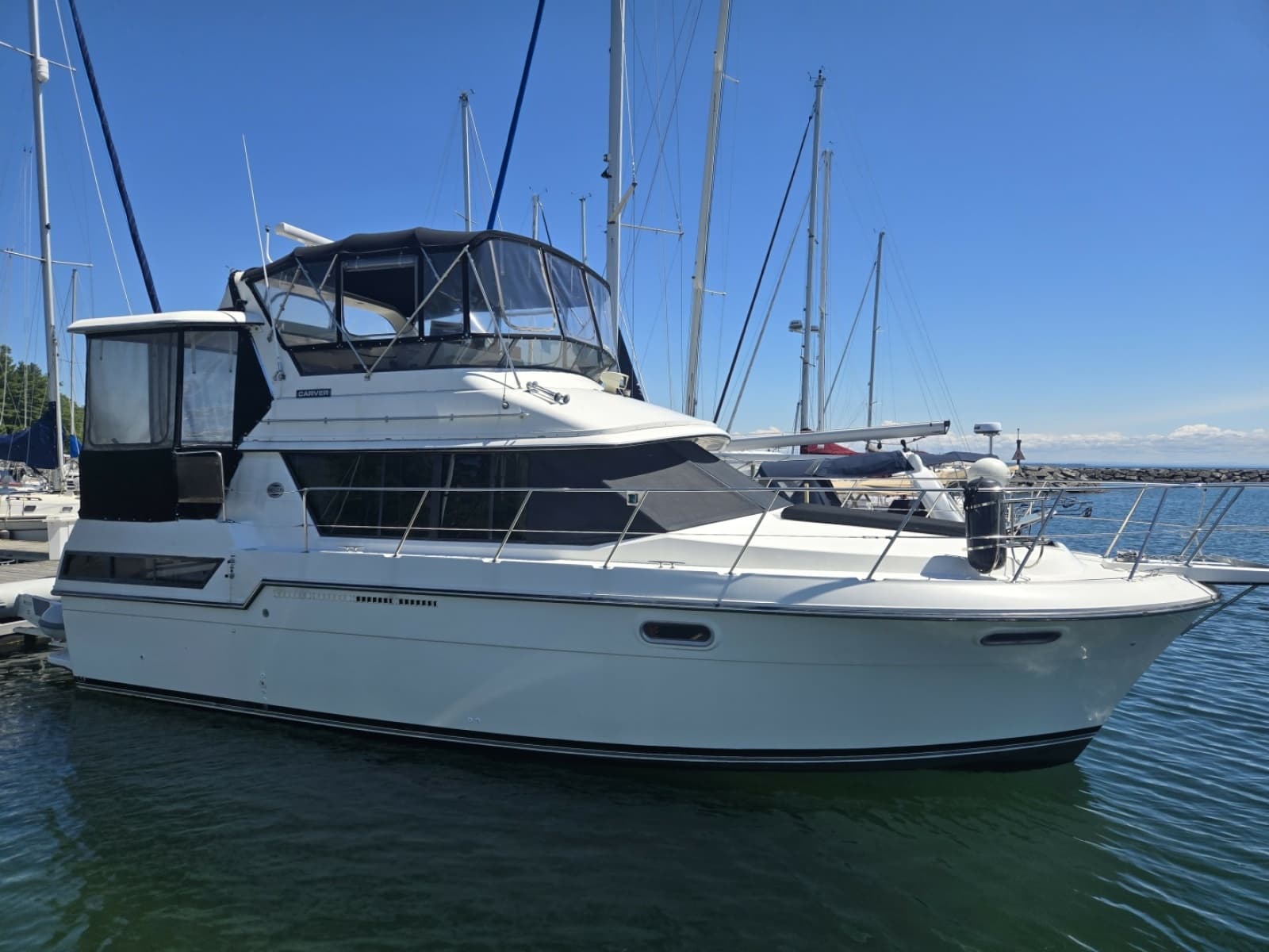 1989 Carver 3807