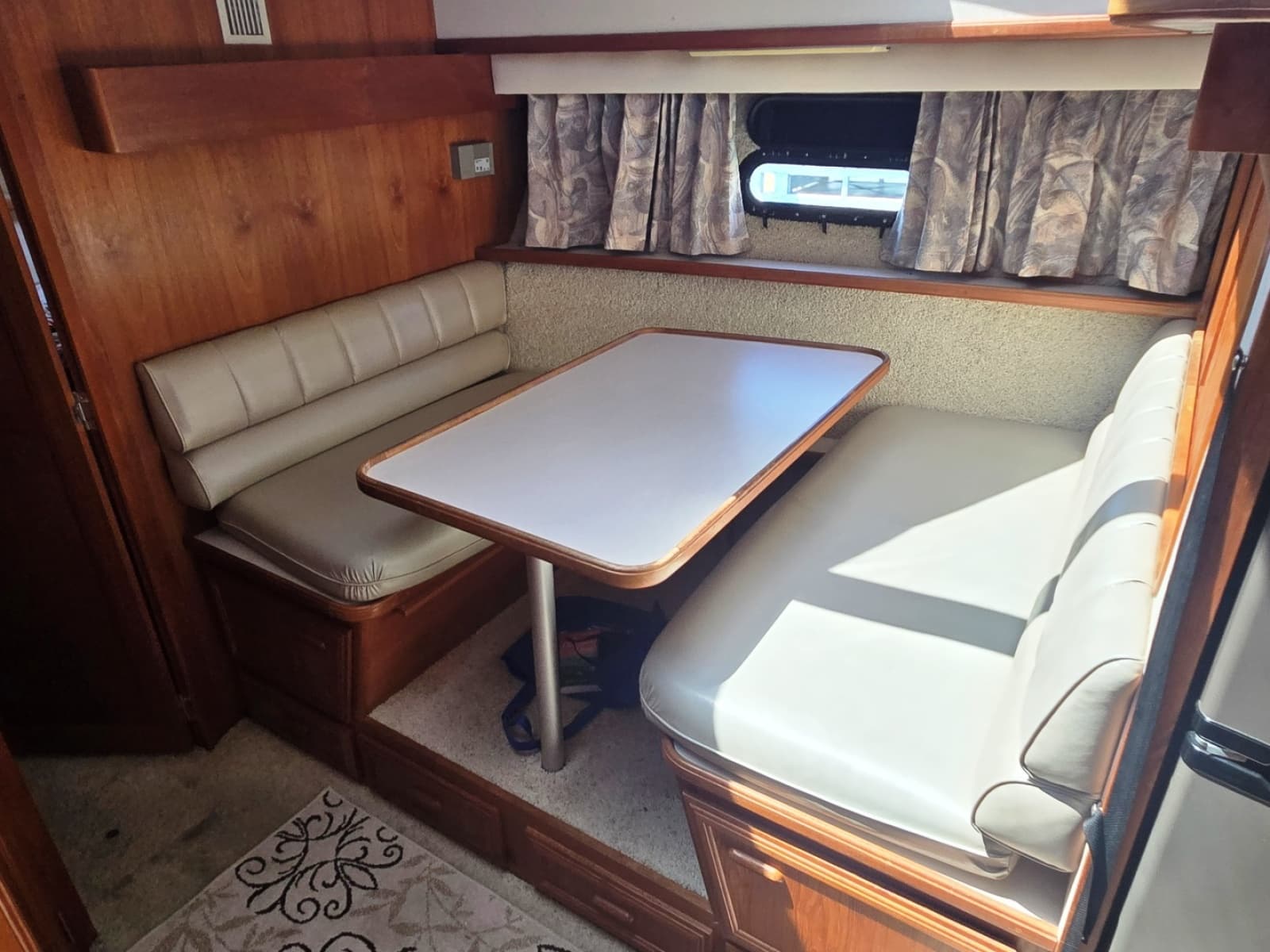1989 Carver 3807