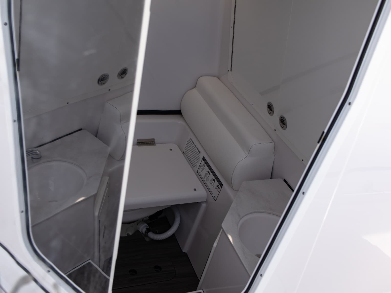 2025 Sportsman 322 Center Console