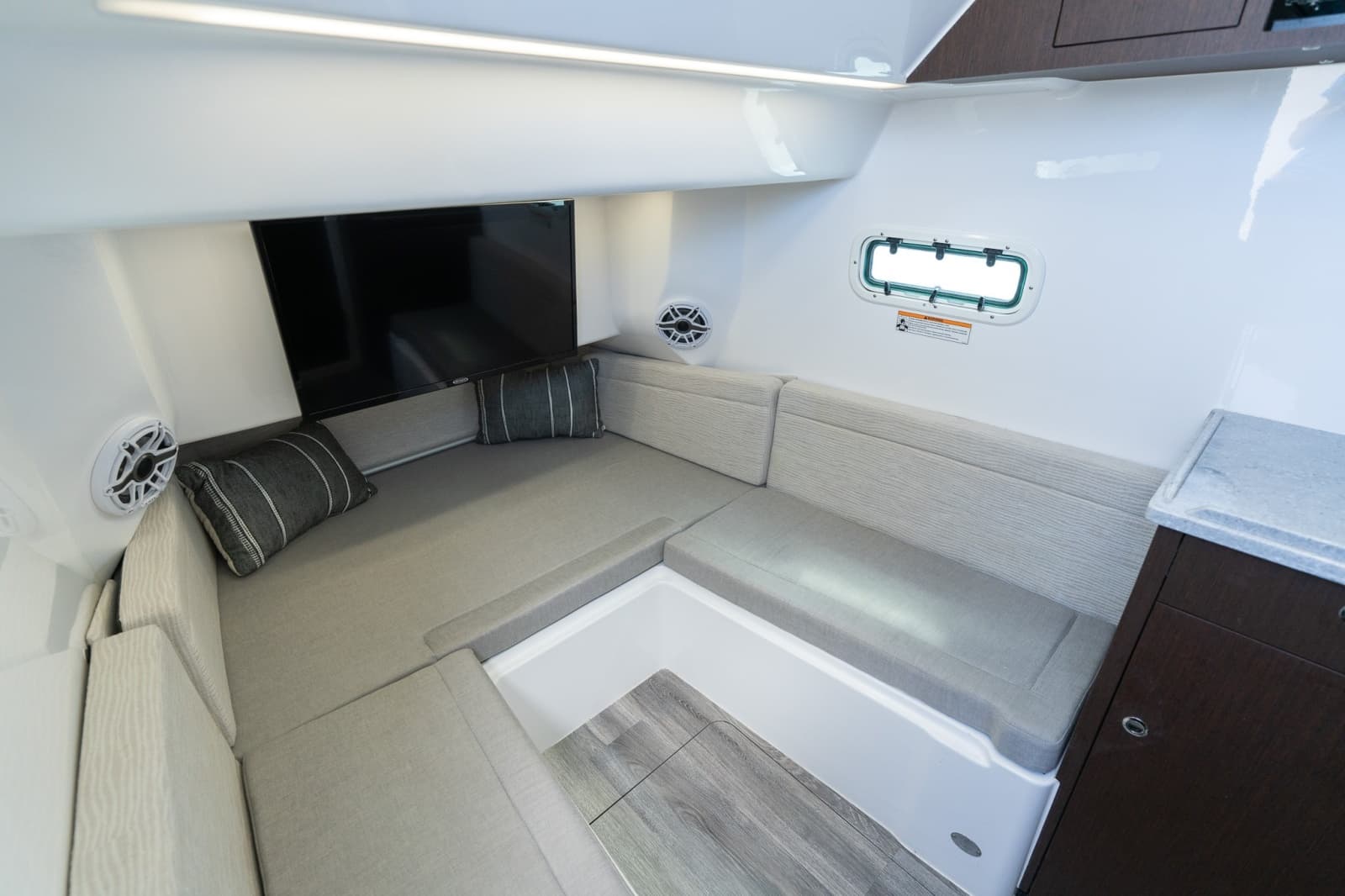 2023 Everglades 395 Center Console