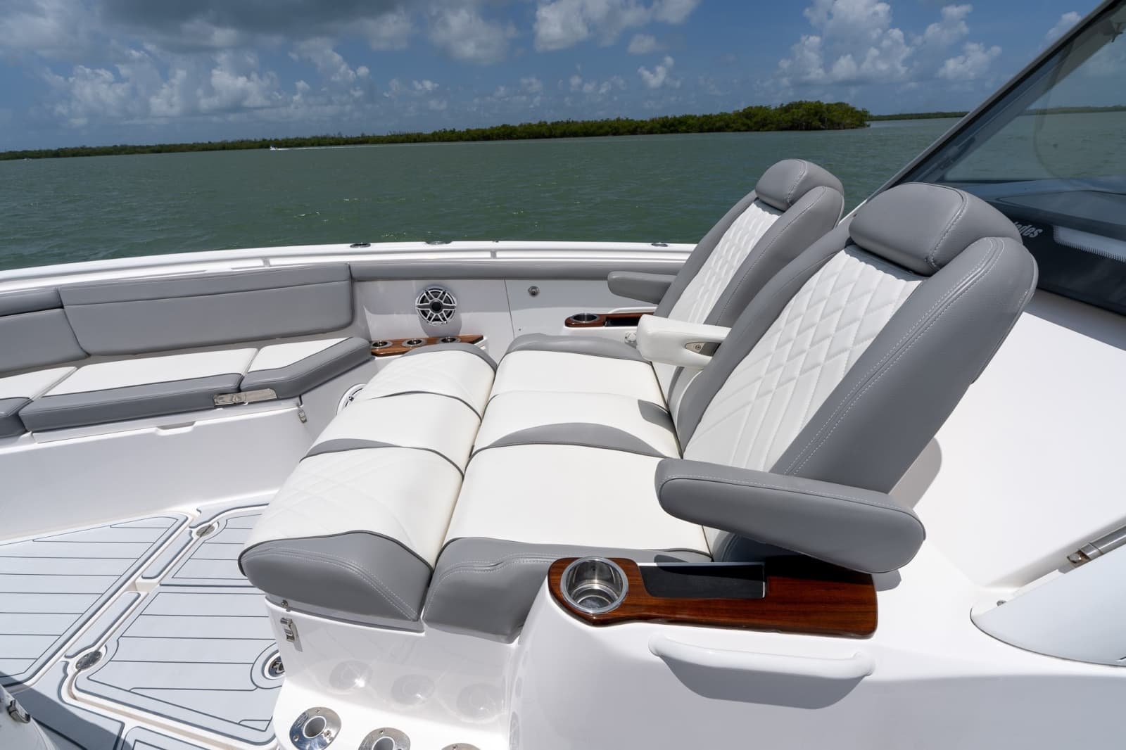 2023 Everglades 395 Center Console
