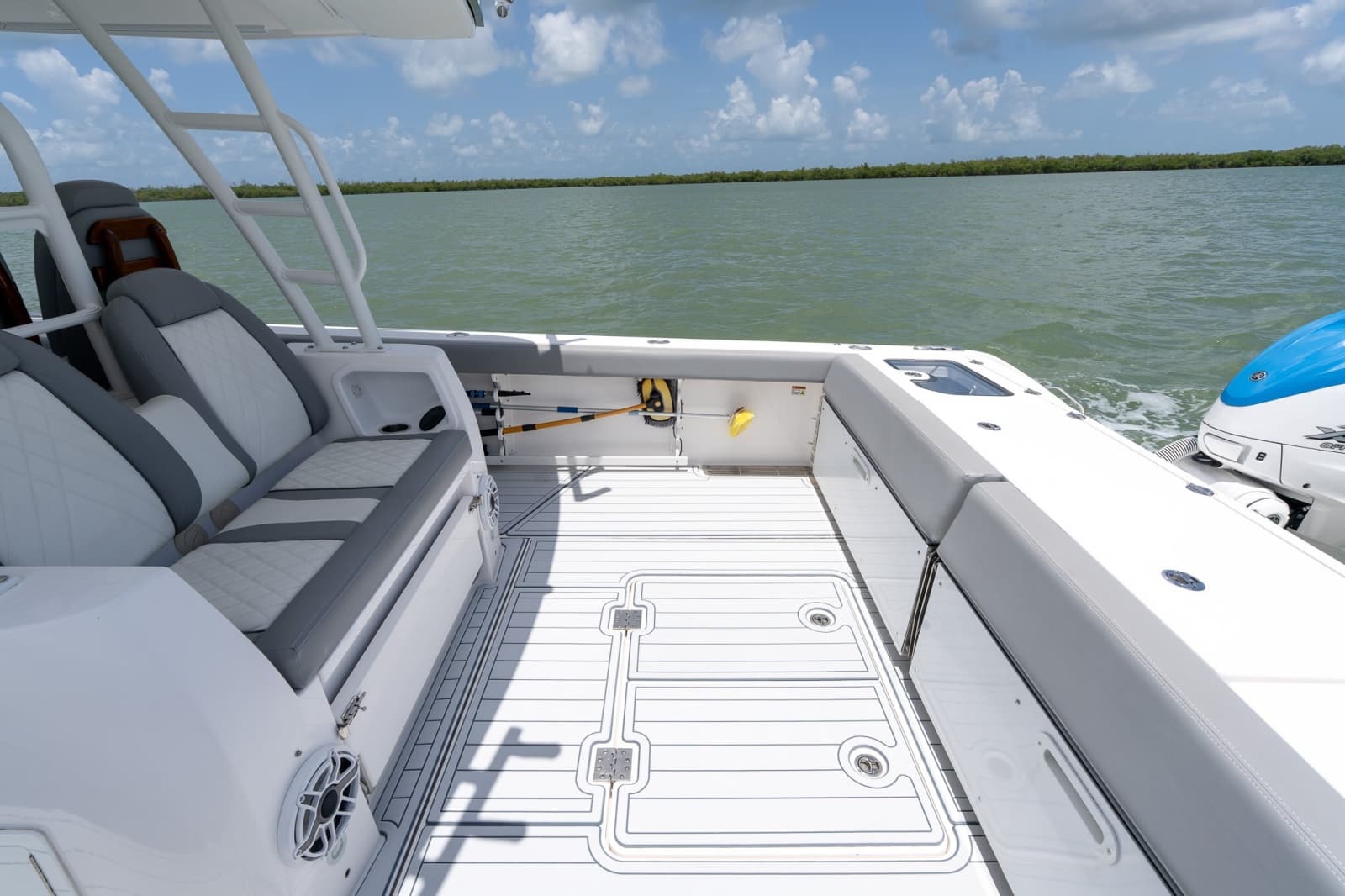 2023 Everglades 395 Center Console